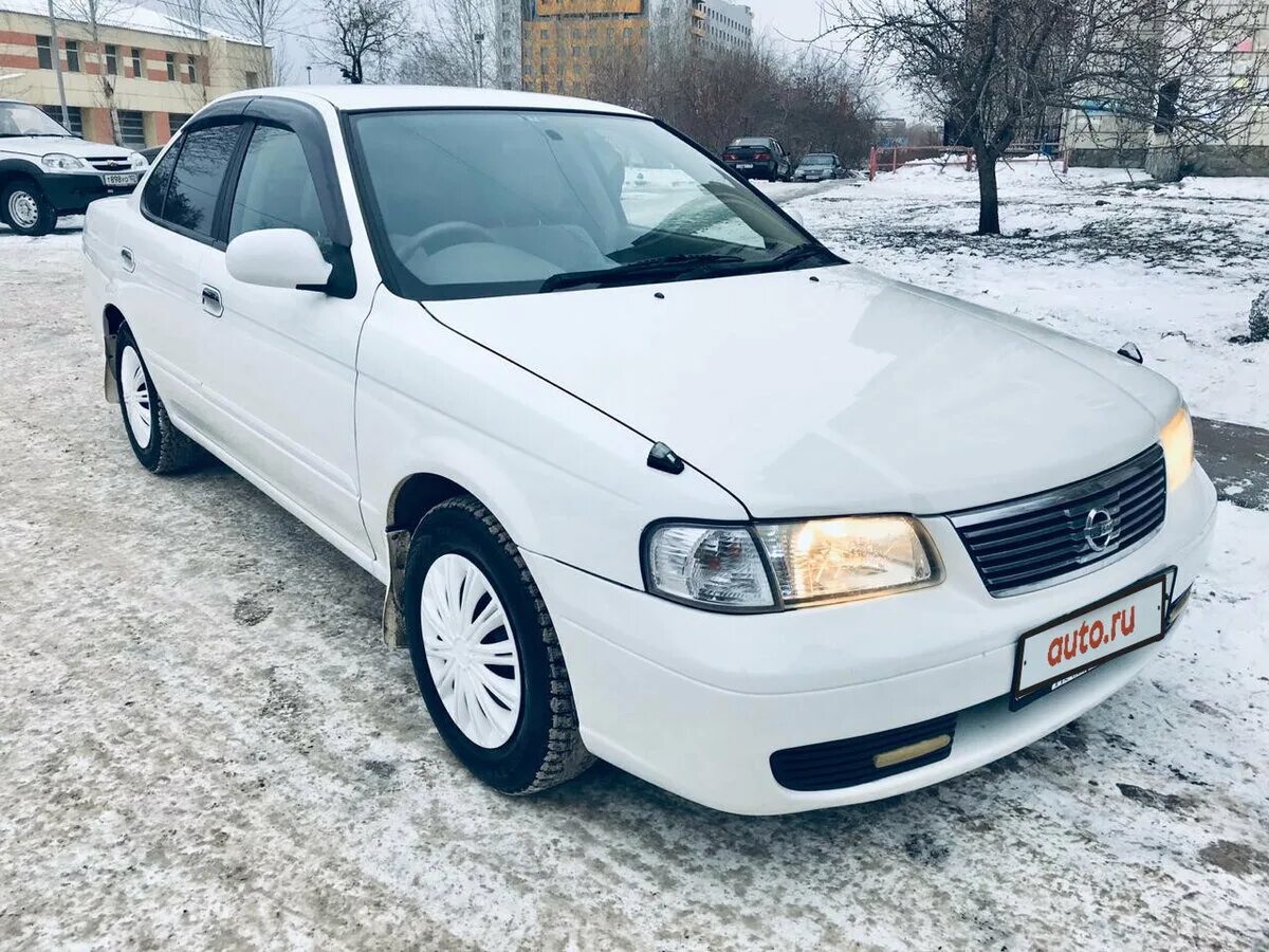 Санни бел. Ниссан Санни белый. Ниссан Санни в15 белый. Двигателя Nissan Sunny 2002. Ниссан Санни белый с белыми дисками.