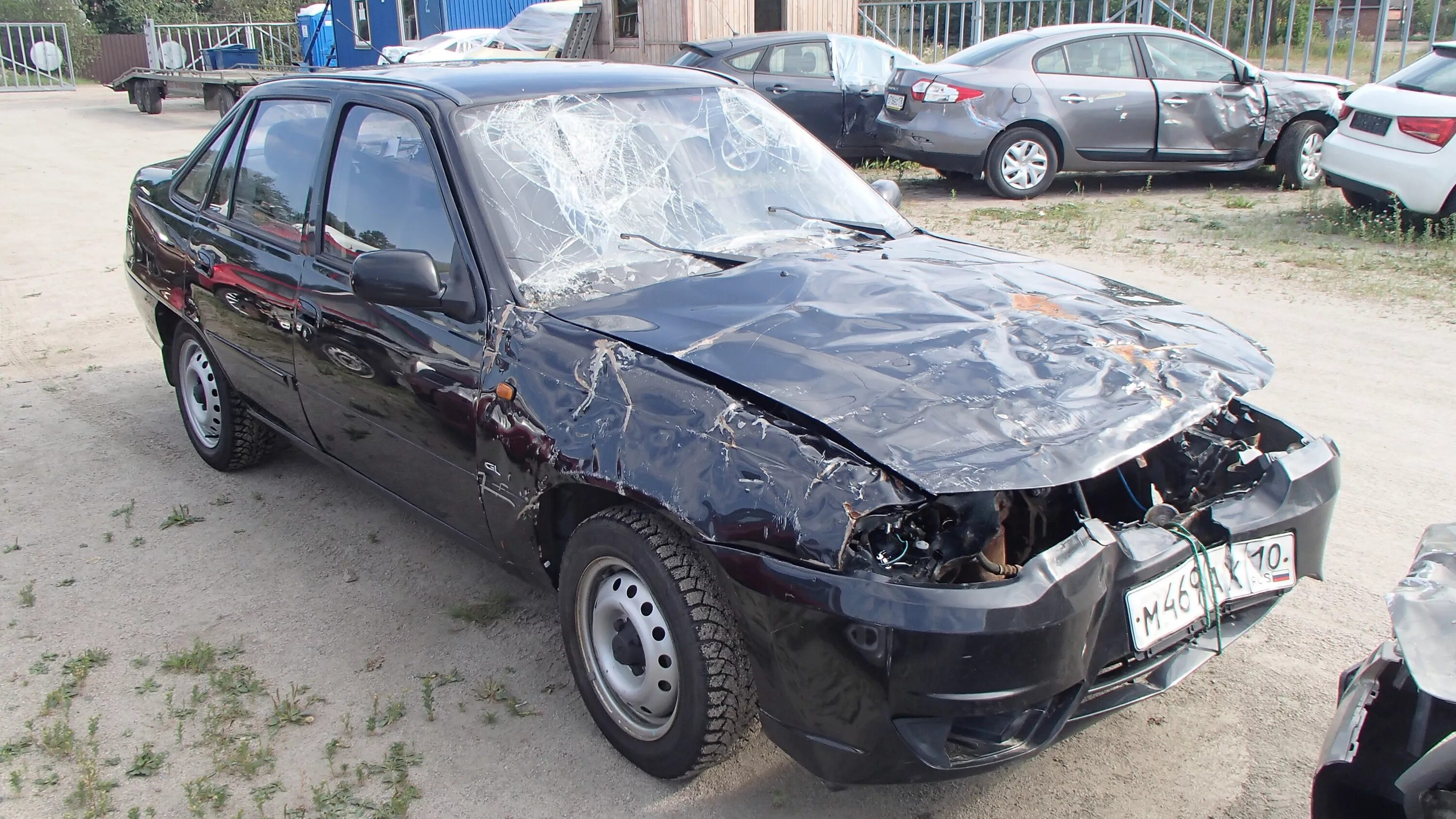 Daewoo Nexia 1 битая. Daewoo Nexia 2010 года битая. Daewoo Nexia 1995 - 2016.