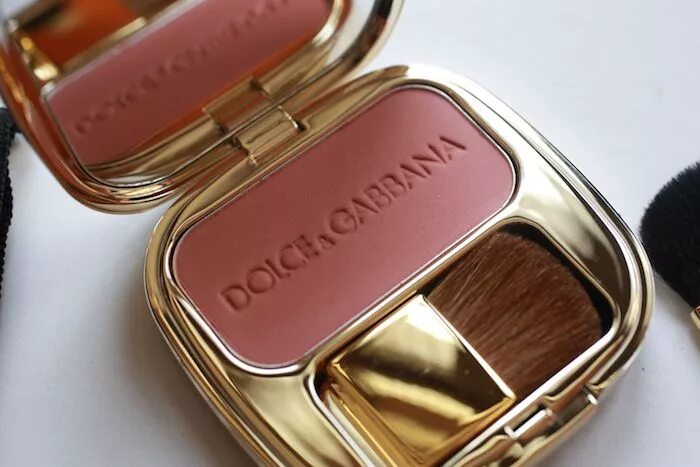 Румяна Дольче Габбана. Dolce Gabbana Apricot румяна. Dolce&Gabbana blush of Roses Luminous Cheek Colour. Dolce Gabbana Peach. Dolce gabbana blush