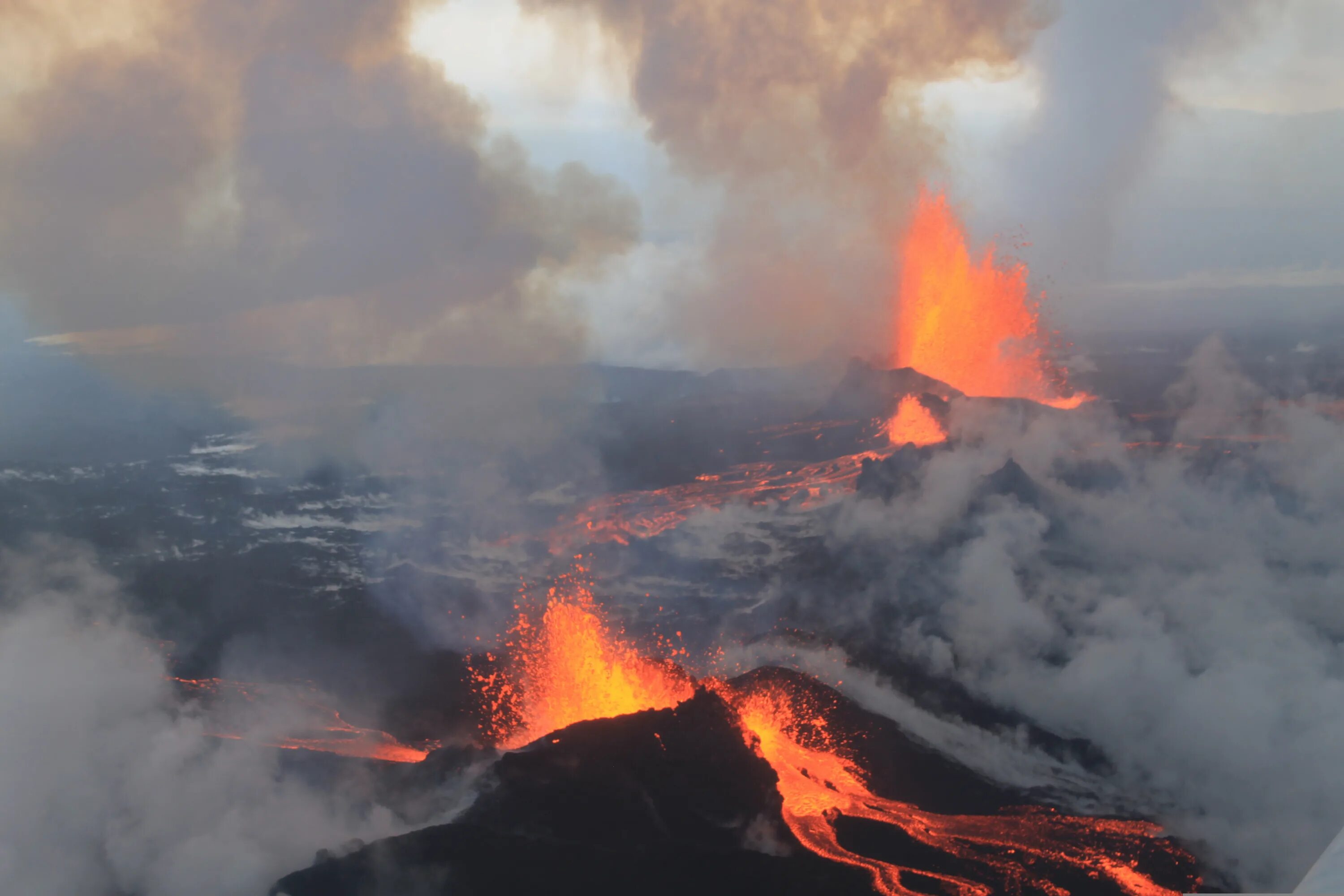 Вулкан Бардарбунга. Извержение вулкана в Исландии. Бардарбунга 2014 год Исландия. Природные катастрофы извержения вулканов. Сильные землетрясения извержения вулканов мощные гейзеры