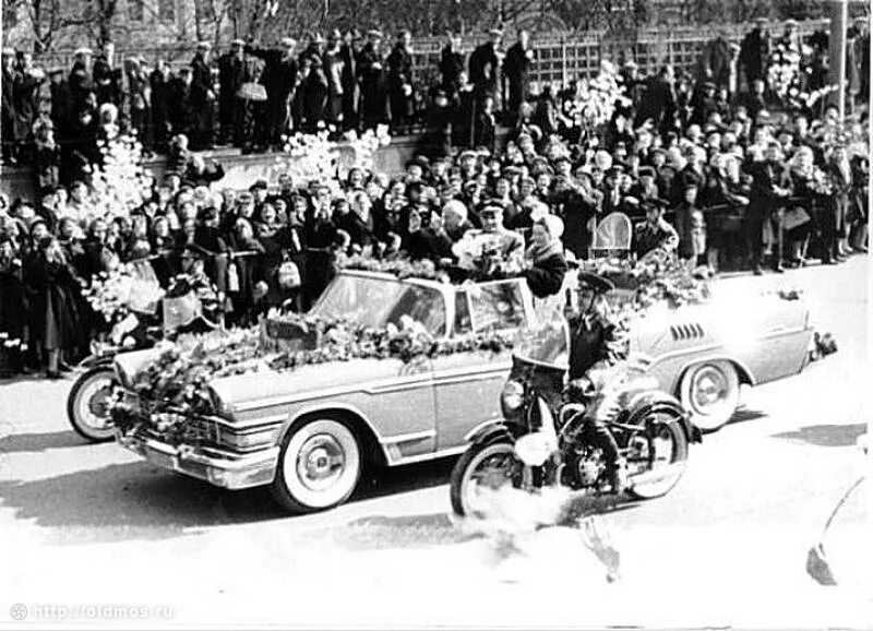 14 апреля 1961 года. Кортеж Юрия Гагарина Москва 1961. Встреча Гагарина в Москве 14 апреля 1961 года. Встреча Гагарина в Москве 14 апреля.