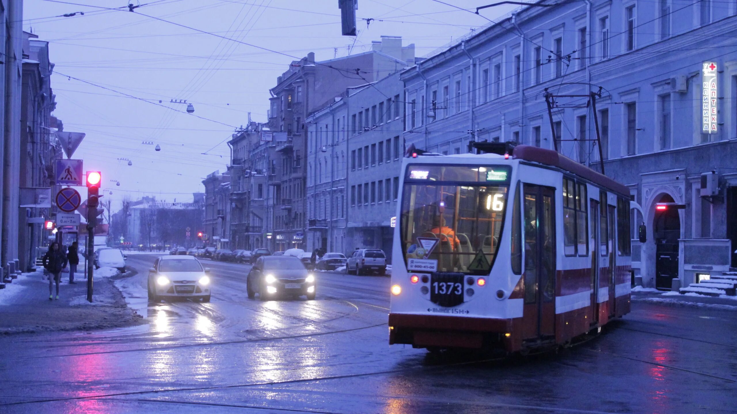 Санкт-Петербург улочки трамвай. Трамвай Санкт-Петербург зима вечер. Трамвай Петроградка.