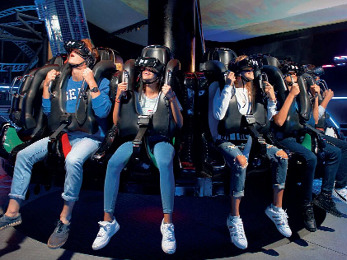 Друзей виар. Парк виртуальной реальности Дубай. VR Park Dubai Mall. VR Дубай Молл. Theme Park VR.