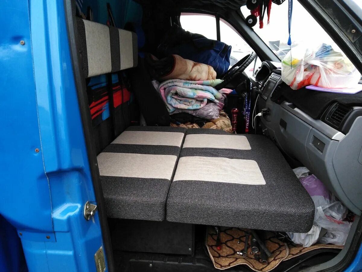 Opel sintra спальник. Спальник в hyundai h-1. Верхний спальник камаз 5490. Спальный мешок палатка. Кровать в кабине дальнобойщика.