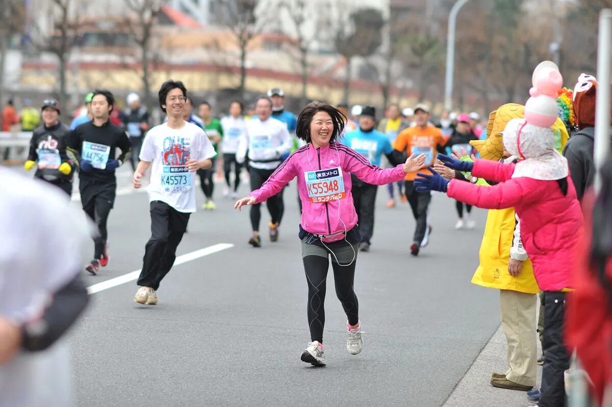 Марафон в Токио. Марафон Япония. Yusuke Nishiyama Marathon Tokyo 2024 photos. Токийский марафон