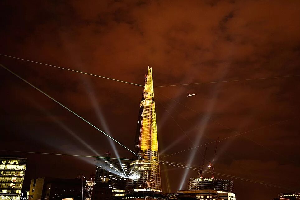 The shard london. Небоскреб the Shard в Лондоне (2012). Ренцо пиано осколок. Самый высокий небоскреб в Европе. The Shard церемония открытия.