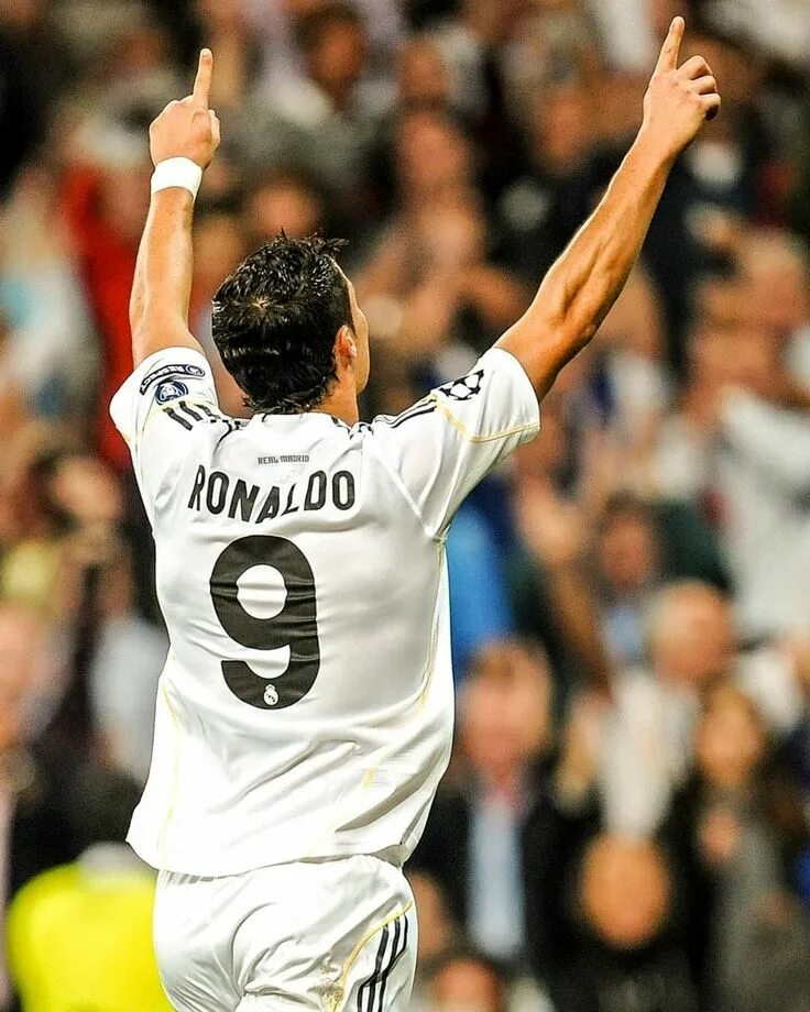 Роналдо под. Криштиану Роналду Реал Мадрид. Криштиану Роналду Реал Мадрид 2009. 9 Номер Роналдо в реале Мадриде. Криштиану Роналду номер 9 Реал Мадрид.
