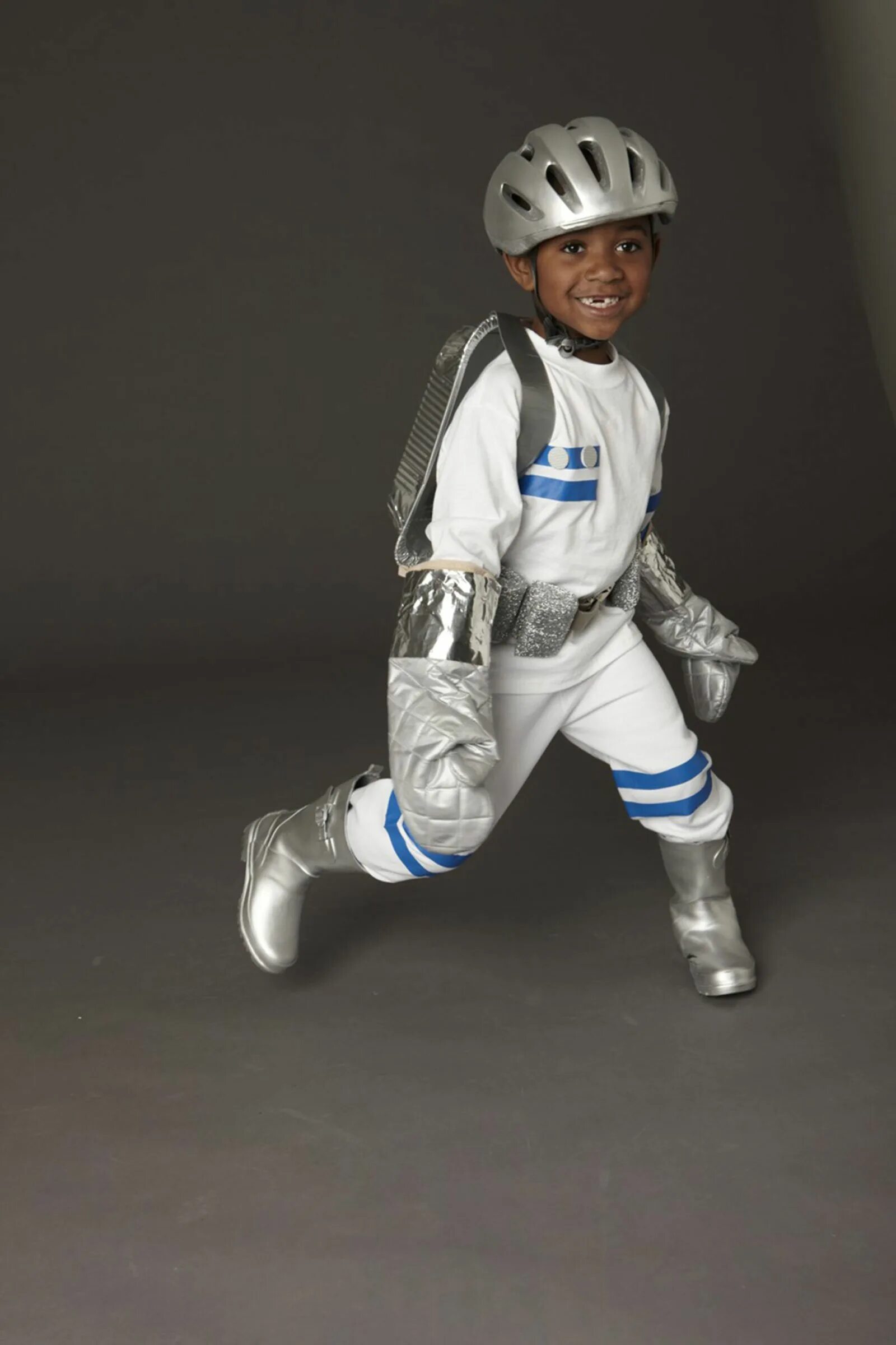 Костюм Космонавта. Космический костюм для мальчика. Детский костюм космонавт. Костюм Космонавта для мальчика. Как сделать скафандр