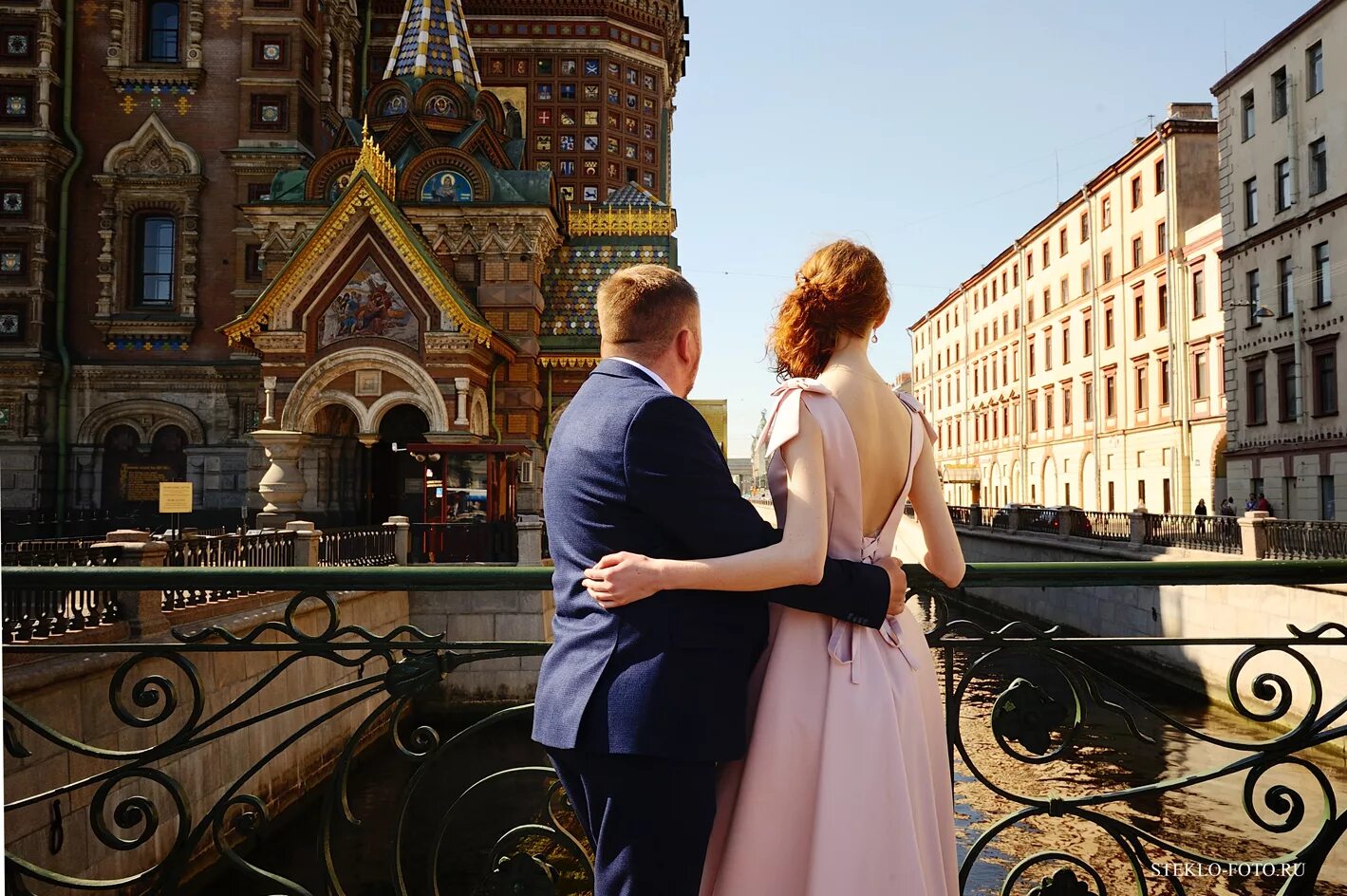 девушка для пары спб. девушка для пары спб. романтическая прогулка по питеру. прогулка на набережной. влюбленная парочка санкт-петербург.