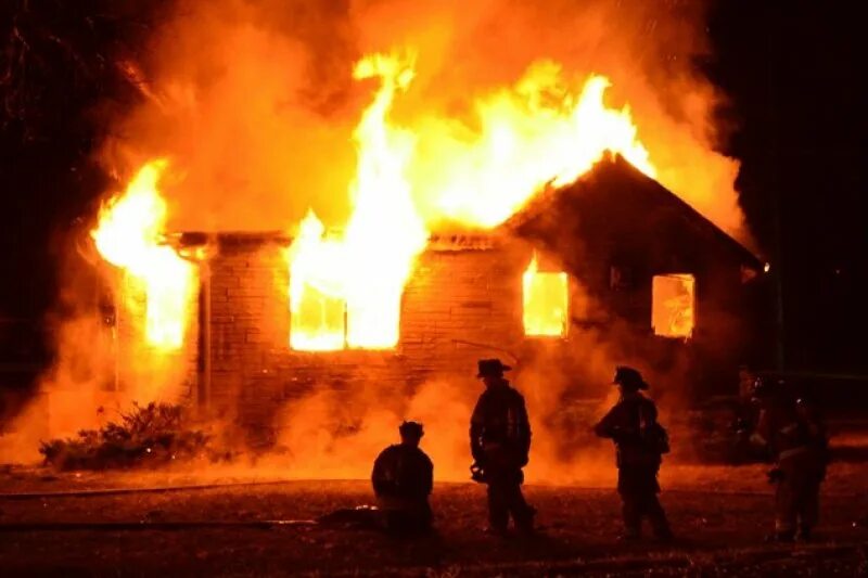 House is burning. A house on fire. burning house. burn хаус. house is burnt.