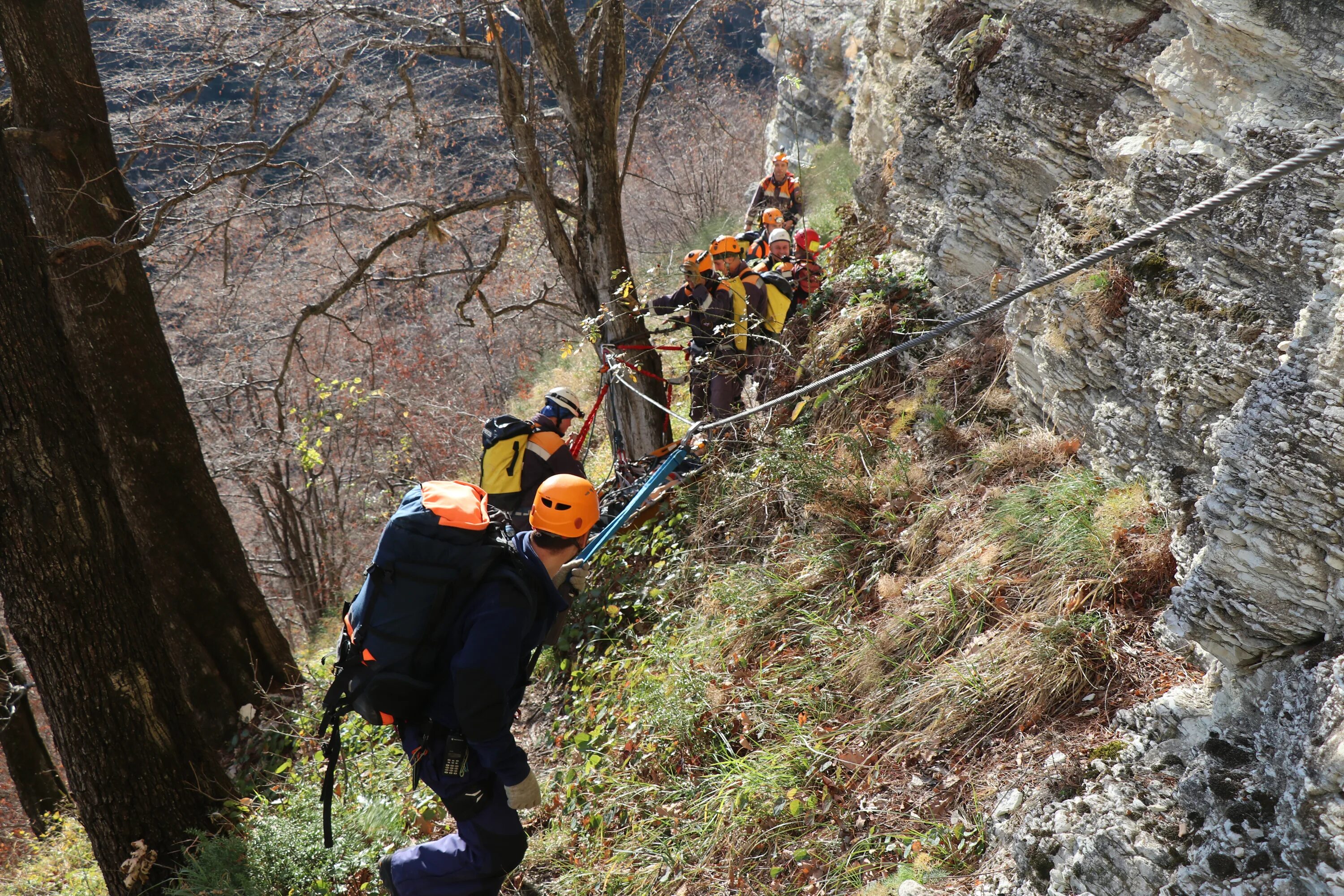 Визит имандра. Спасатели сосредоточены в районе. Спасатели сосредоточены в районе. Спасатели чернобыльской аэс. Спасательная служба мчс россии.