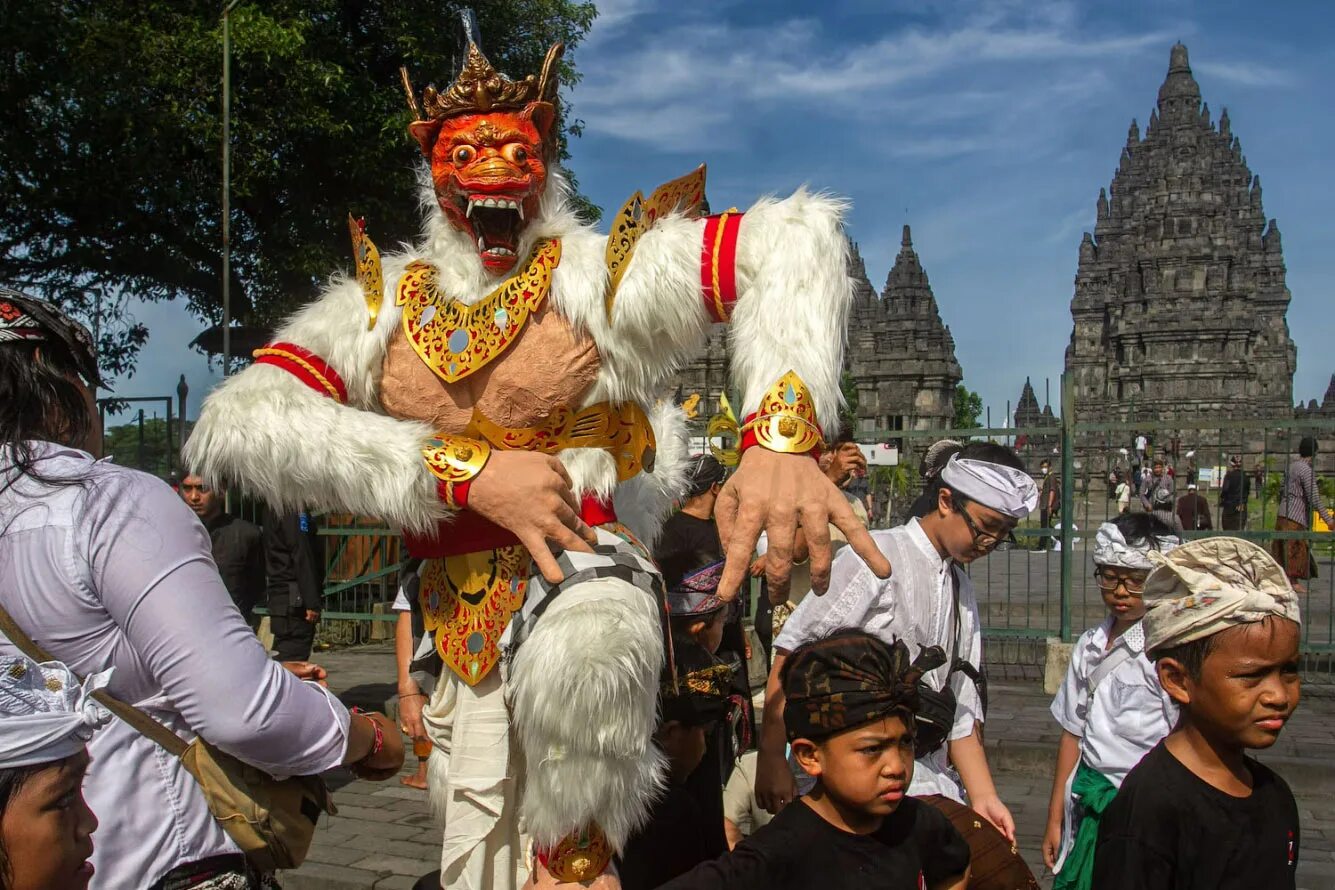 Парад ого ого. Ньепи на Бали. Парад на Бали перед Ньепи. Индонезийский на индонезийском. ОГО-ОГО Ньепи.