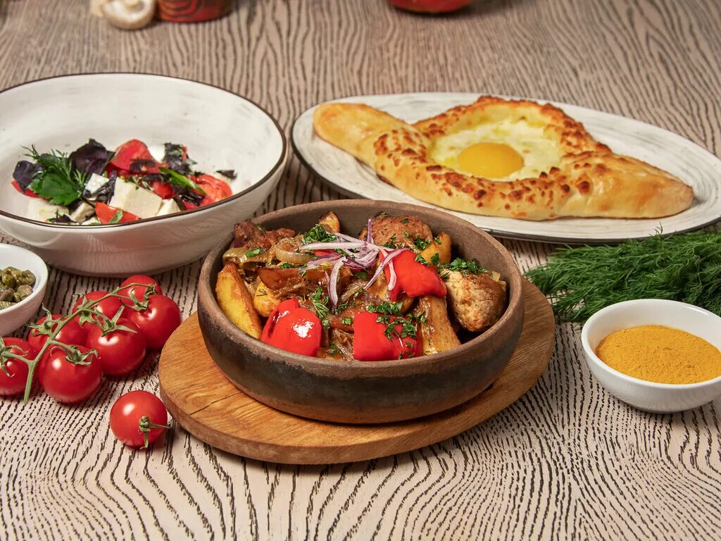 Хурма бастурма. Хурма бастурма. Хурма бастурма ресторан на сиреневом бульваре. Ресторан хурма-бастурма москва. Хурма бастурма.