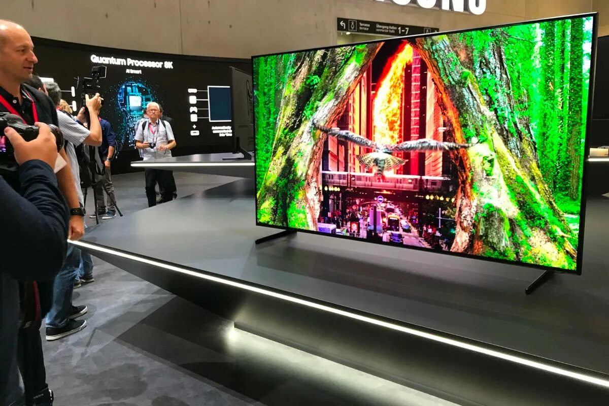 Qled телевизоров 8k. Samsung QLED 8k 2018. Samsung QLED TV 8k 2022. Самсунг QLED 8k 57дюмов. Samsung Neo QLED 8k.