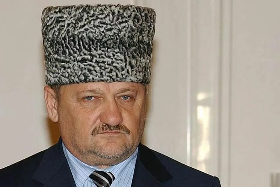 Кадыров ахмат абдулхамидович. Ахмат кадыров. Ахмат кадыров. Ахмед кадыров биография. Хож ахмед нухаев.