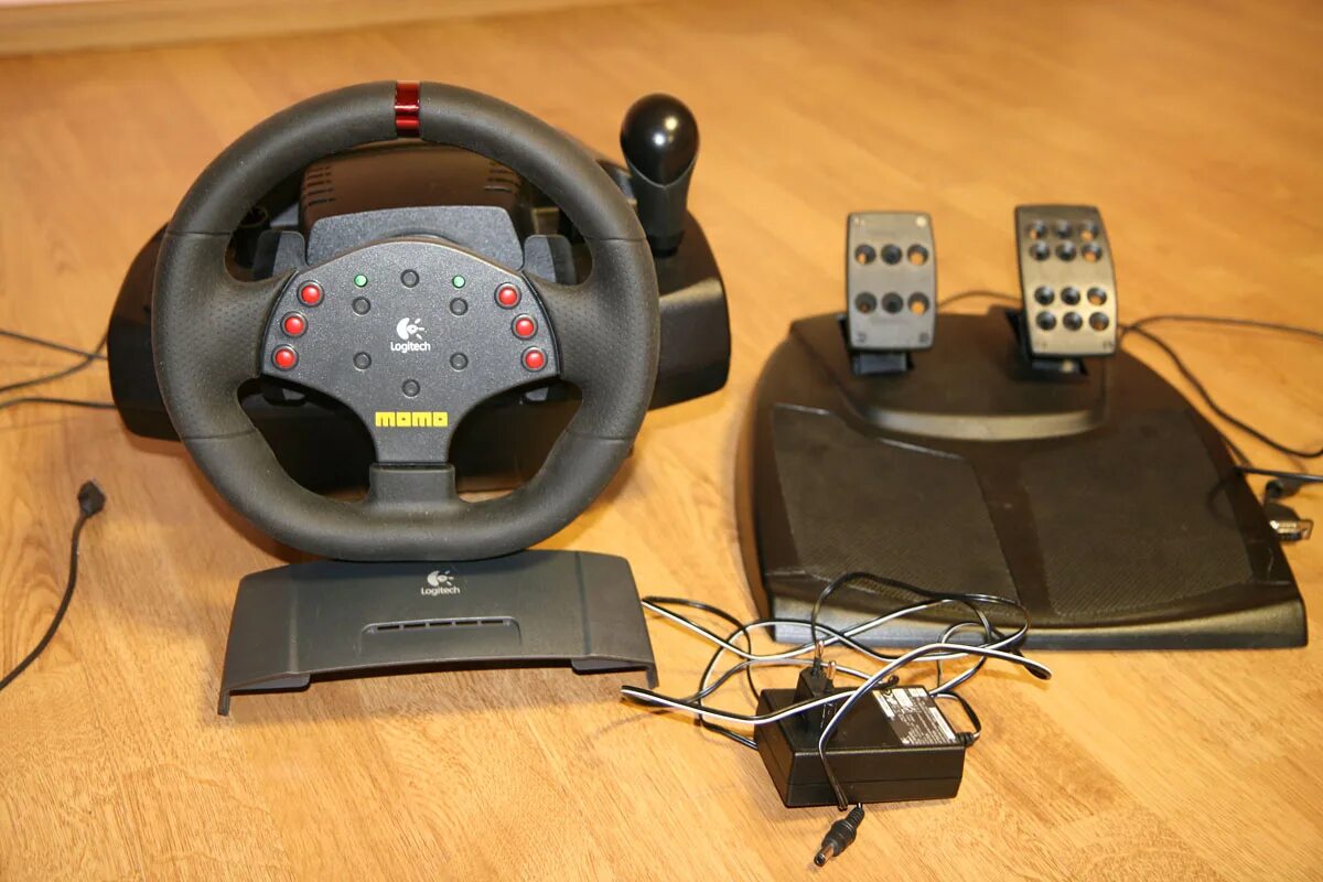 Logitech momo racing force feedback. Руль Logitech Momo Racing. Руль Logitech Momo Racing Force. Руль Лоджитек МОМО рейсинг. Руль игровой Logitech Momo Racing Force feedback.