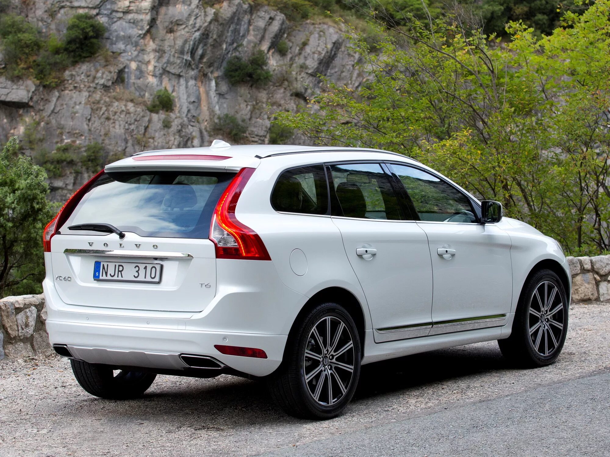 Volvo xc60 поколения. Volvo xc60 2013. XC Volvo xc60. Volvo xc60 t6. Volvo xc60 a/t.