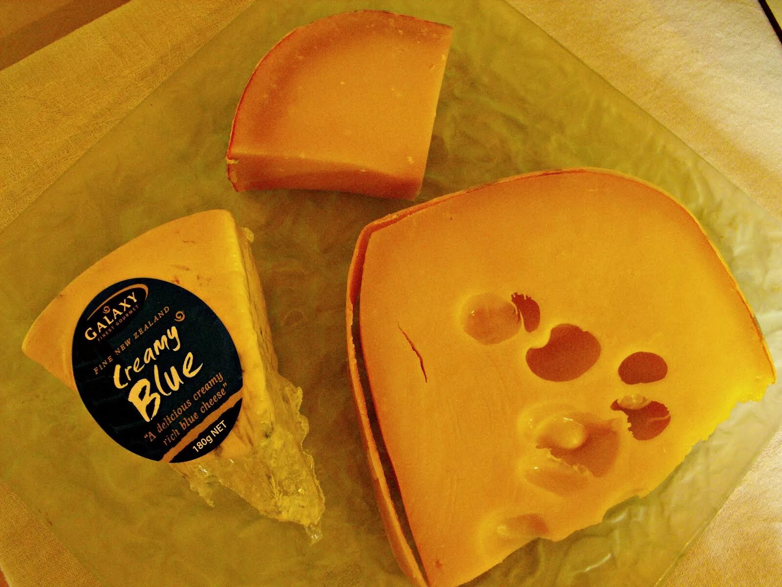 сырная долина гауда. маасдам джагибо. Cheese left. Cheese left. сыр круглый.