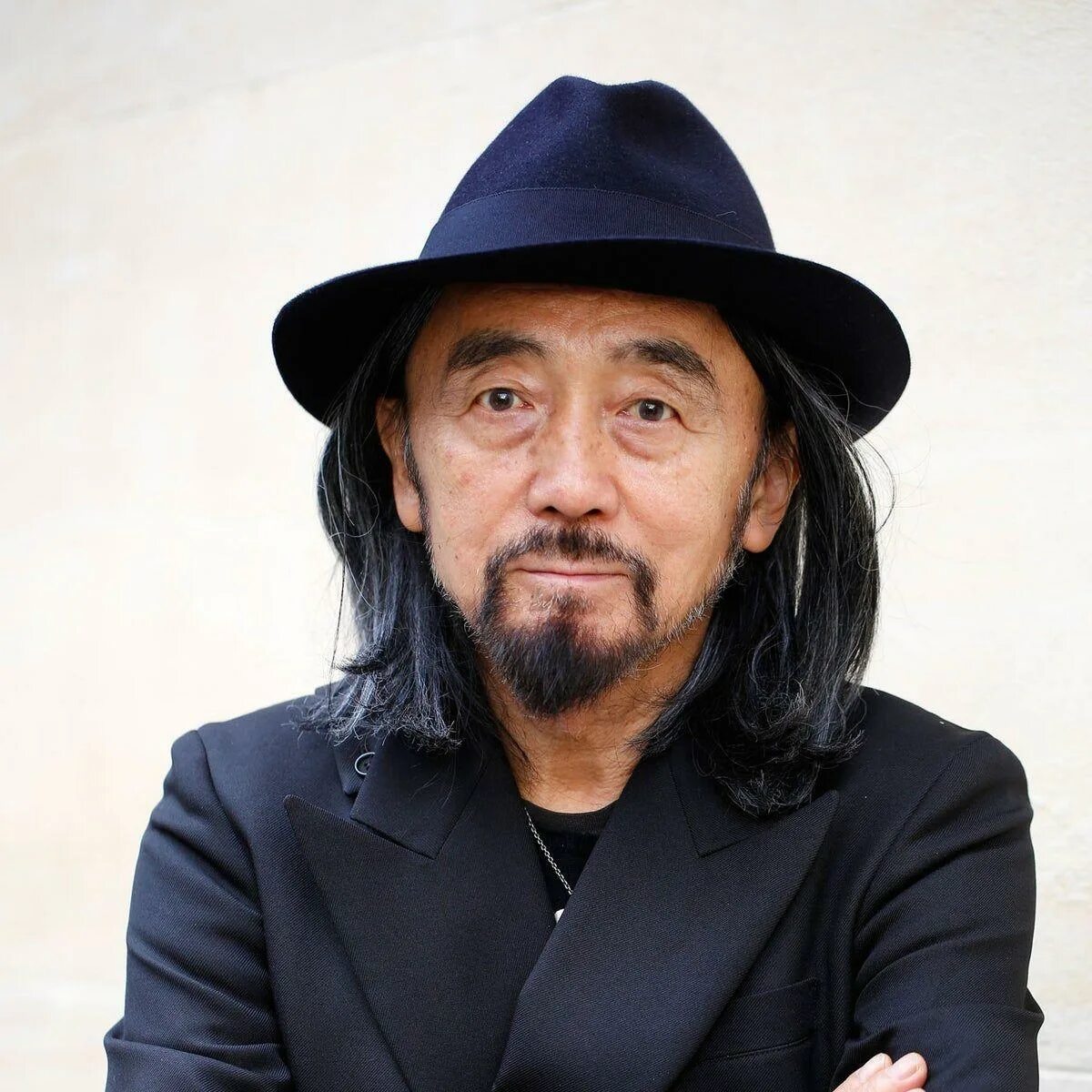 Yohji yamamoto senses духи женские. Ёдзи ямамото 1977. Йоджи ямамото дизайнер. Ёдзи ямамото. Ямамото модельер.