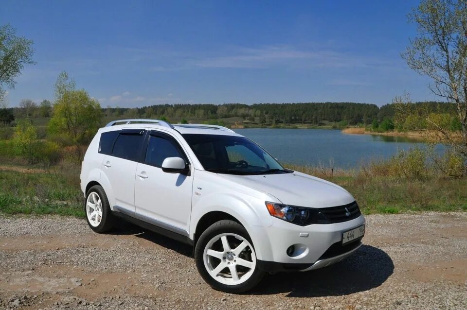 Колесо mitsubishi outlander. Митсубиси Аутлендер ХЛ 2008 белый. Mitsubishi Outlander XL белый. Mitsubishi Outlander XL 3.0 2008. Outlander XL белый 2008.