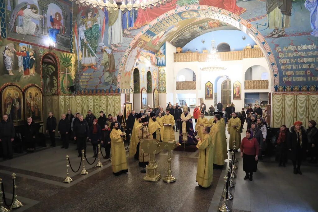 Покровский кафедральный собор шахты. Покровский собор город шахты. Служба в соборе шахты. Служба в соборе шахты. Служба в соборе шахты.