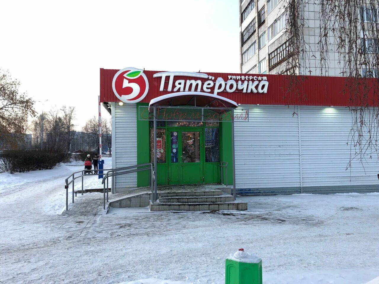 Вывеска магазин виктория. Сеть магазинов да. Продуктовые магазины 2000 годов. Сеть пятерочка. Монетка магазин.