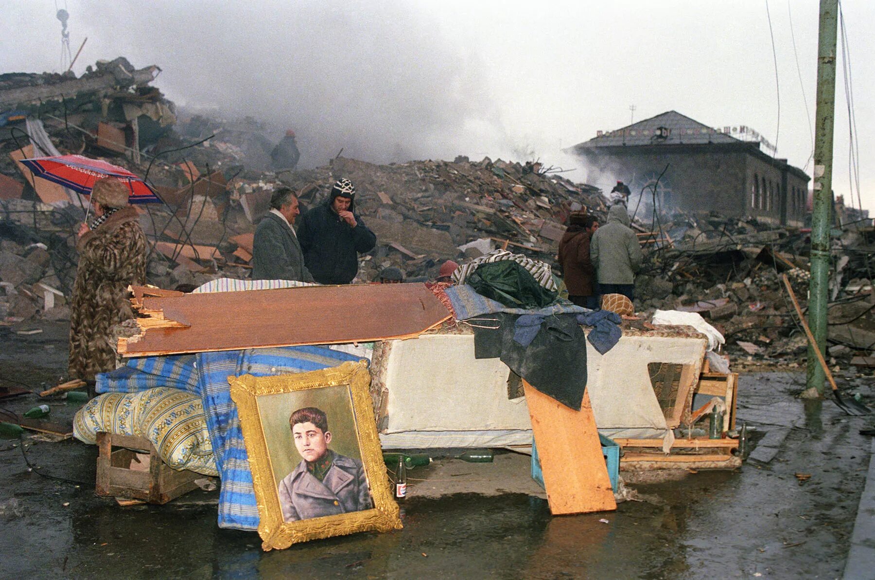 Землетрясение в гори. Спитакское землетрясение 1988. Землетрясение в Армении в 1988 город Ленинакан. Землетрясение 7 декабря 1988 Армения Ленинакан.