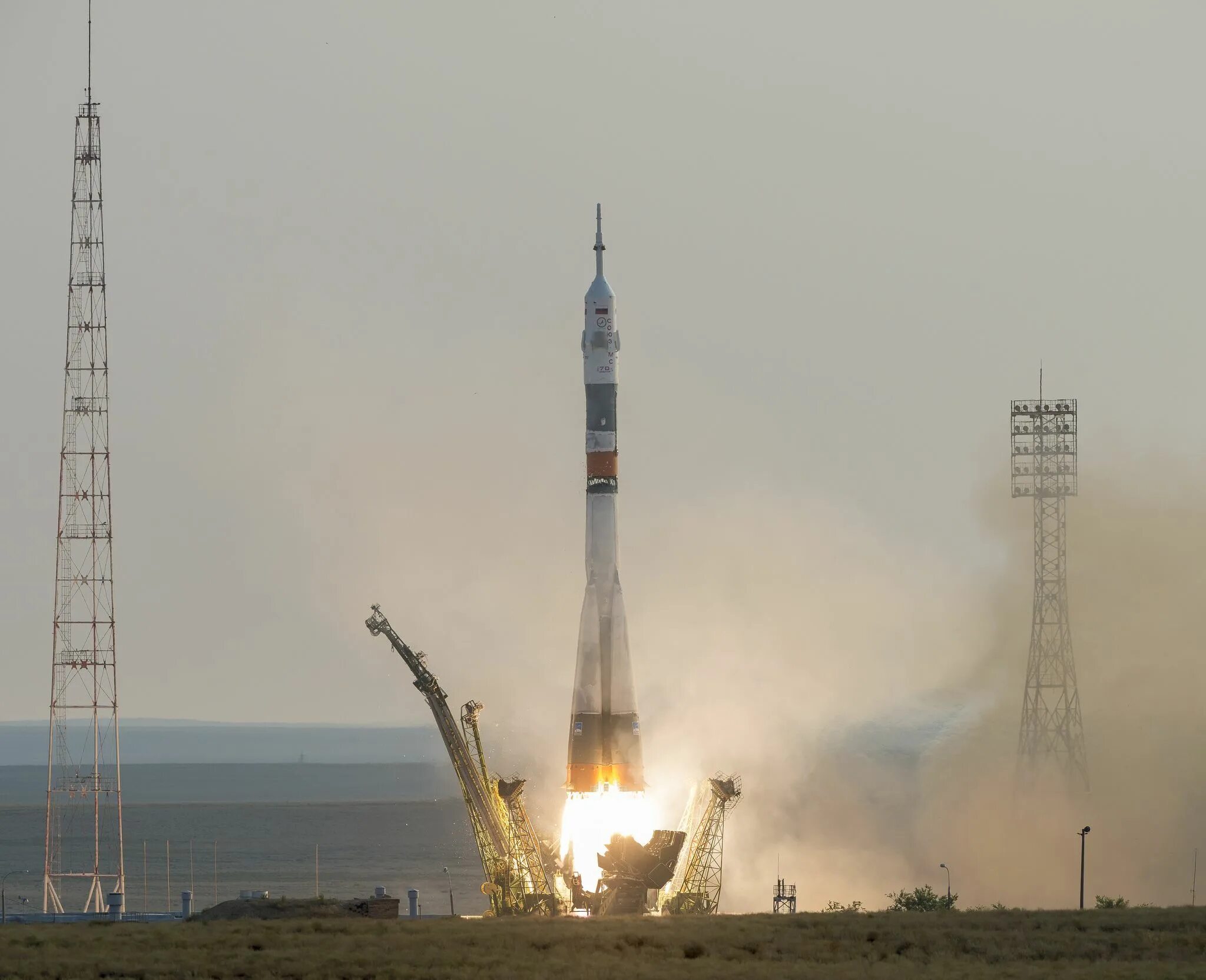 Старт ракеты Союз с Байконура. Ракета носитель Союз ТМА. Космодром Байконур корабль Восток. Ракеты-носителя «Союз ФГ» С кораблем «Союз МС-15».