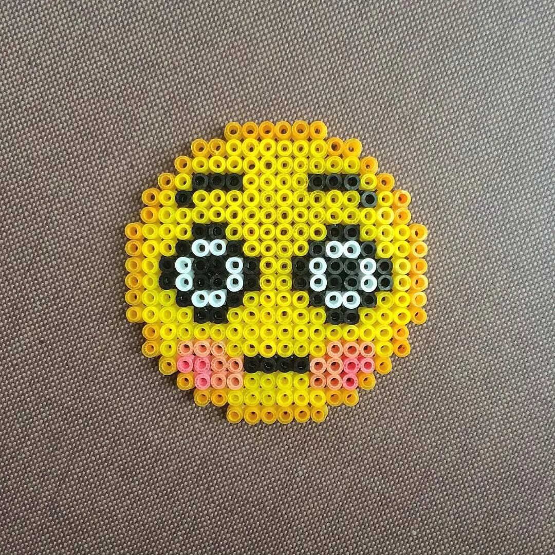 Смайлик квадробики. Термомозаика ПЮСЛА смайлик. Термомозаика (Hama Beads. Термомозаика -Теремок. Смайлик из бисера.