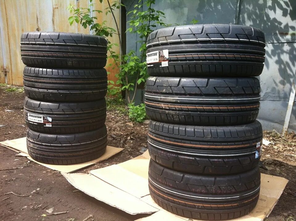 Bridgestone re070. Potenza re070. Бриджстоун полуслик 225 35. Бриджстоун 225/1955. Купить резину летнюю 225 45 17