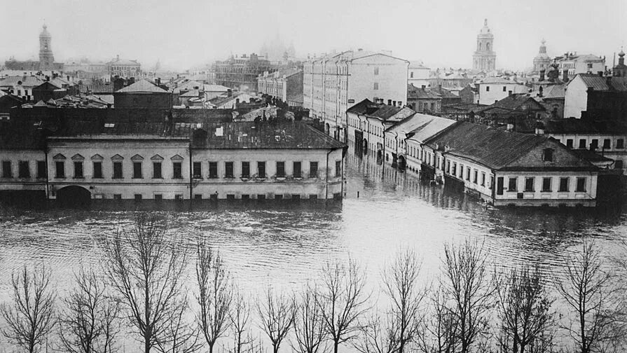 Потоп в москве 1908. Московское наводнение 1908 года. Наводнение 1908 года в москве фото. Наводнение 1908 года в москве пятницкая улица. Наводнение 1908 года в москве фото.
