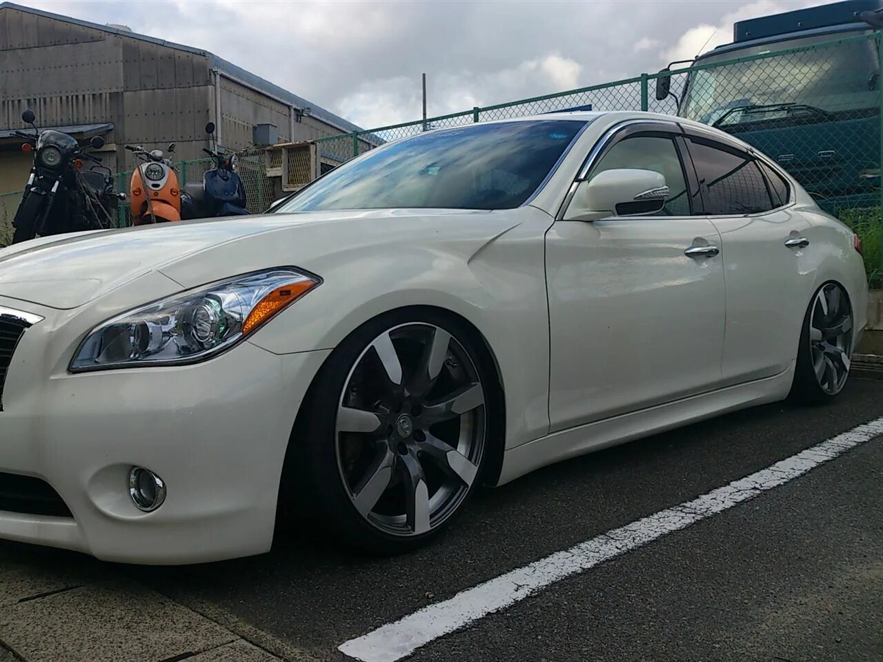 R 37 0 r. Инфинити r20 GTR. Infiniti q70 stance. Infiniti m37 stance. Lexus GS Infiniti m35.