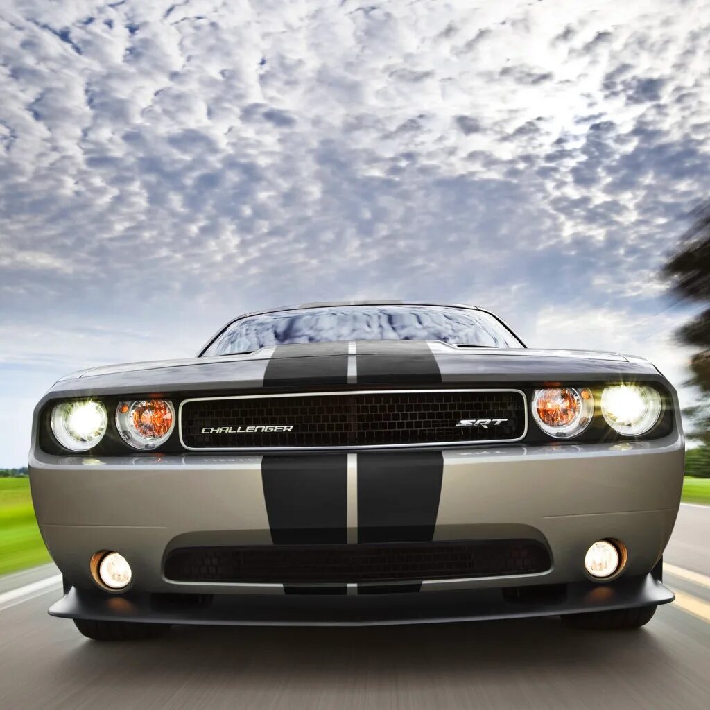 С разрешением 1024 х. Dodge Challenger srt8 392. Додж Челленджер 640. Dodge Challenger srt8. Додж Чарджер с круглыми фарами.