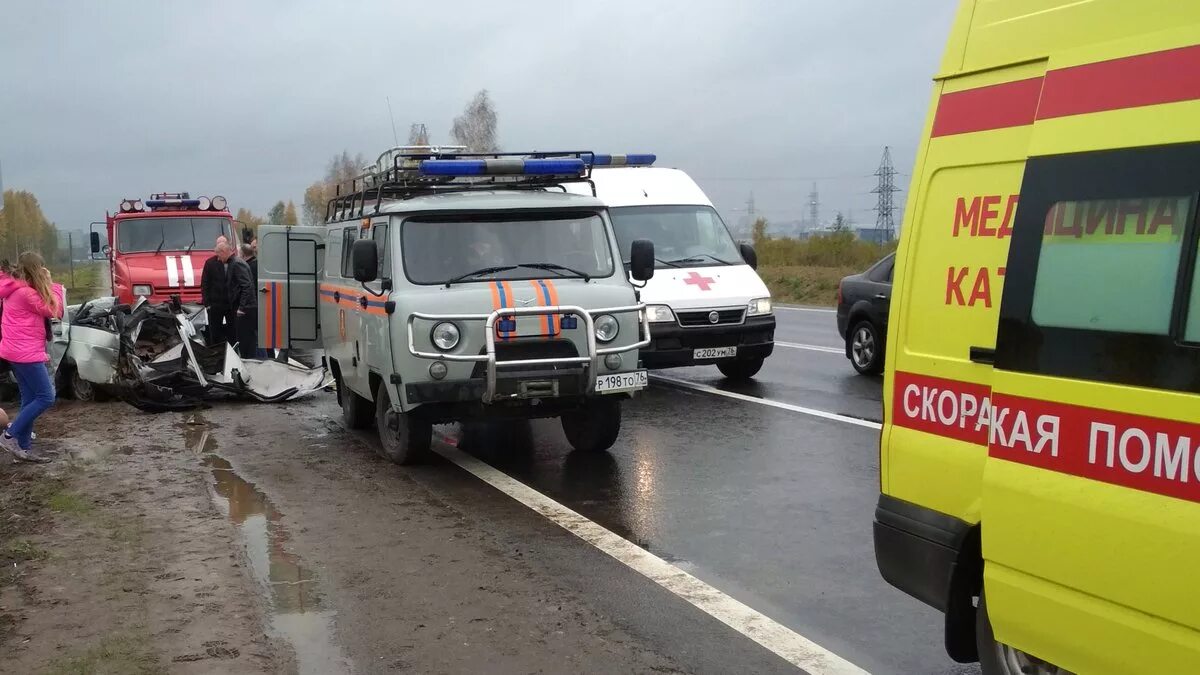 Авария на тутаевском шоссе ярославль сегодня. ДТП на Костромском шоссе Ярославль. Авария на Костромском шоссе Ярославль. ДТП В Ярославле вчера на Костромском шоссе.