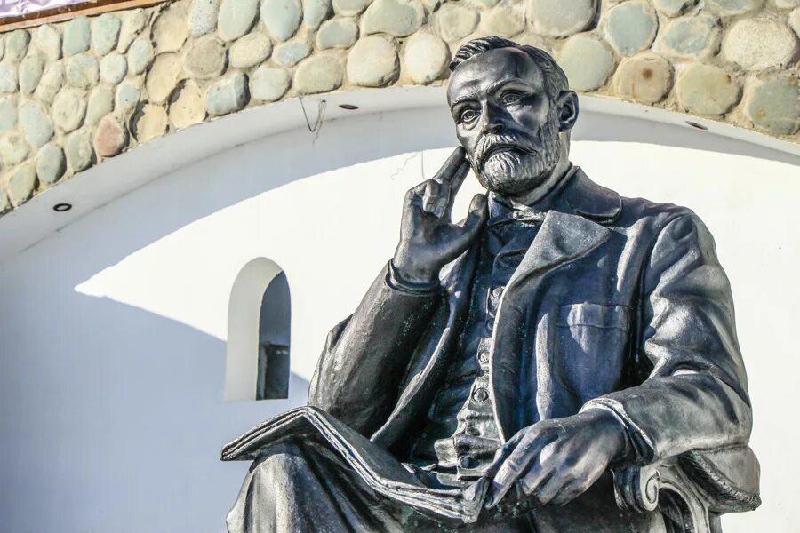 Памятник Дмитрию Менделееву Київ від минулого до майбутнього