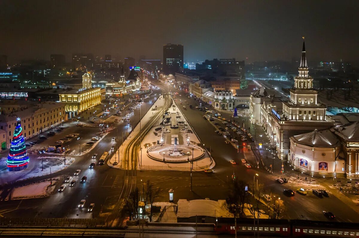 Московские 3 вокзала. Площадь трёх вокзалов в Москве. Три вокзала Казанский Ленинградский Ярославский. Комсомольская площадь Москва. Москва Комсомольская площадь площадь 3 вокзалов.