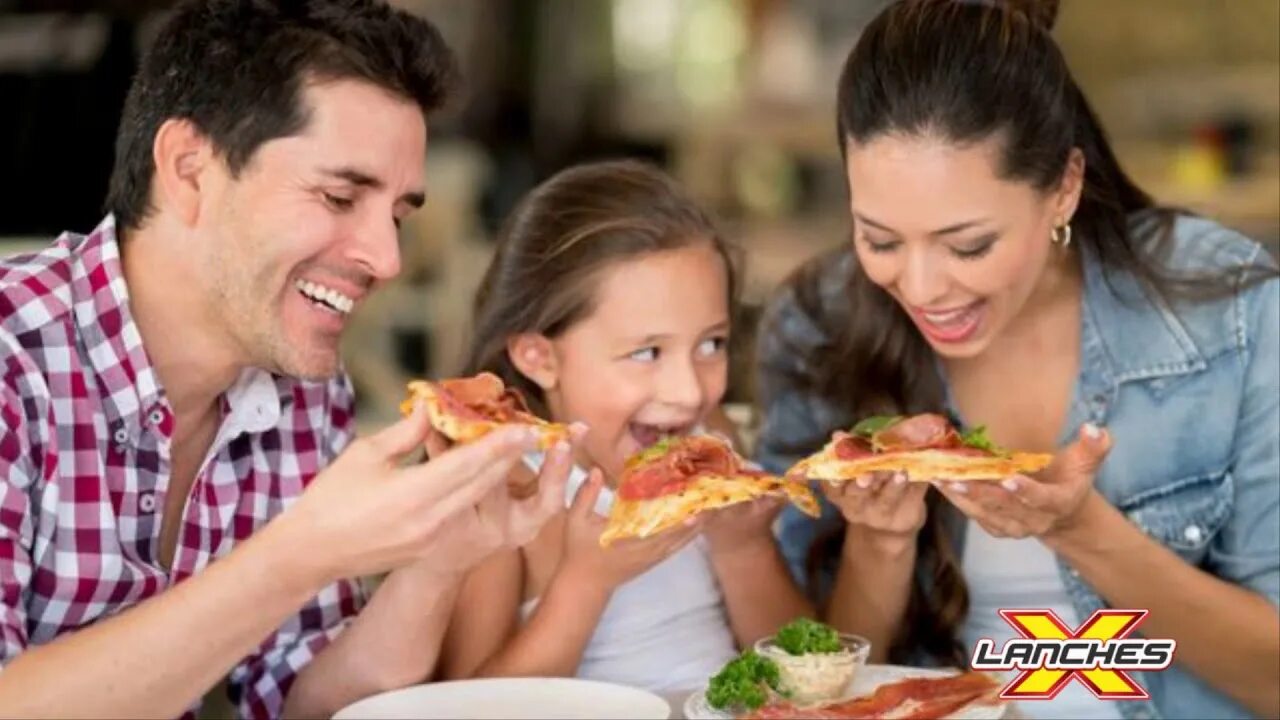 A favorite food to eat. Задания на тему food and drinks. Favourite food. Ребенок пробует на вкус. Спотлайт 2 my favourite food.