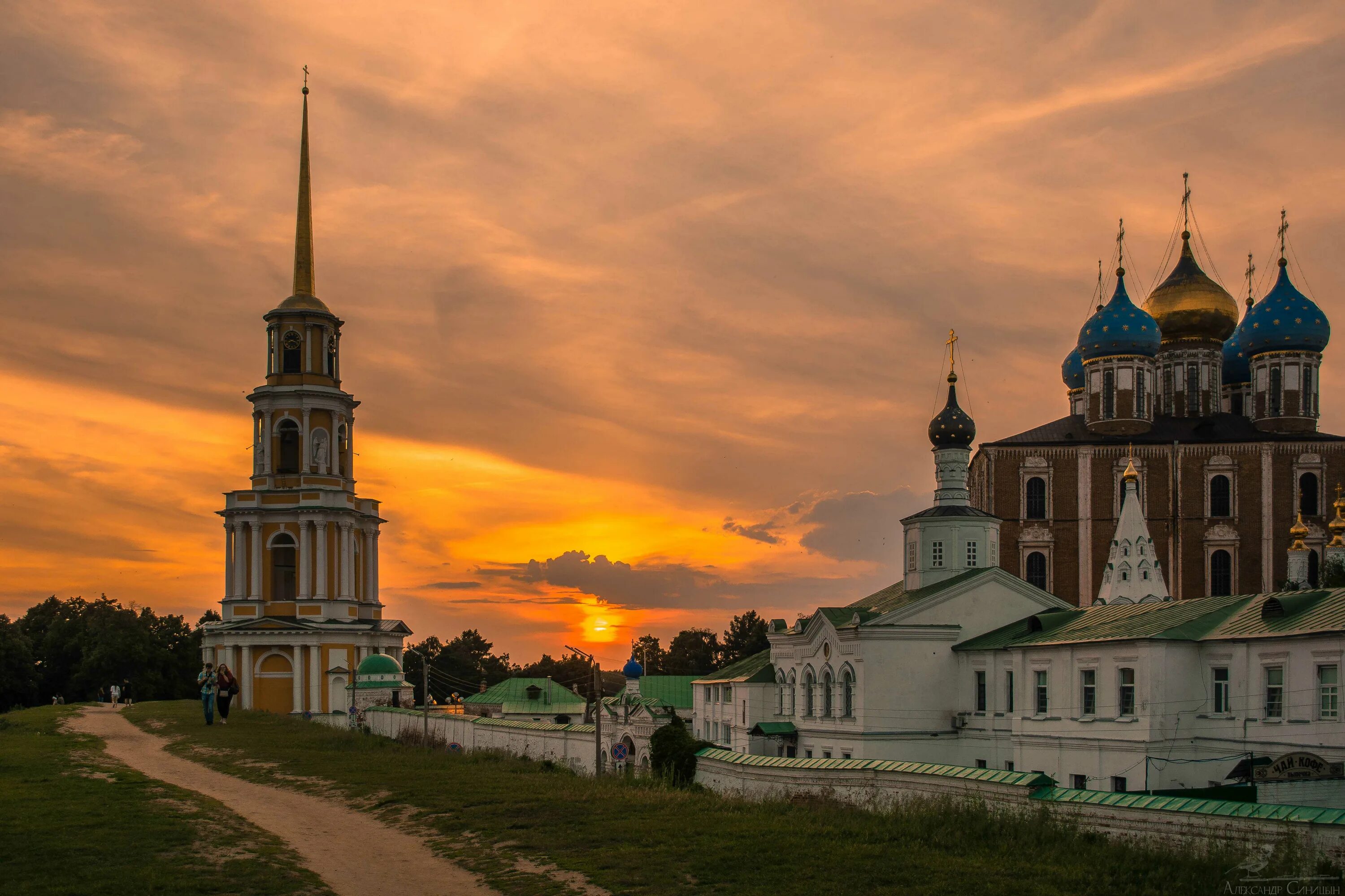 Рязанский Кремль Рязань. Ансамбль Кремля (Рязанский историко-архитектурный музей-заповедник). Рязанский Кремль достопримечательности Рязани. Кремлевский вал Рязань. Рязанский кремль сайт