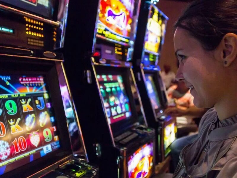 Автомат калашникова акм 74 м. Крутые автоматы. Oez minia 40а автоматического выключателя трехфазный. Мощность ружья в джоулях. Отдача в играх.