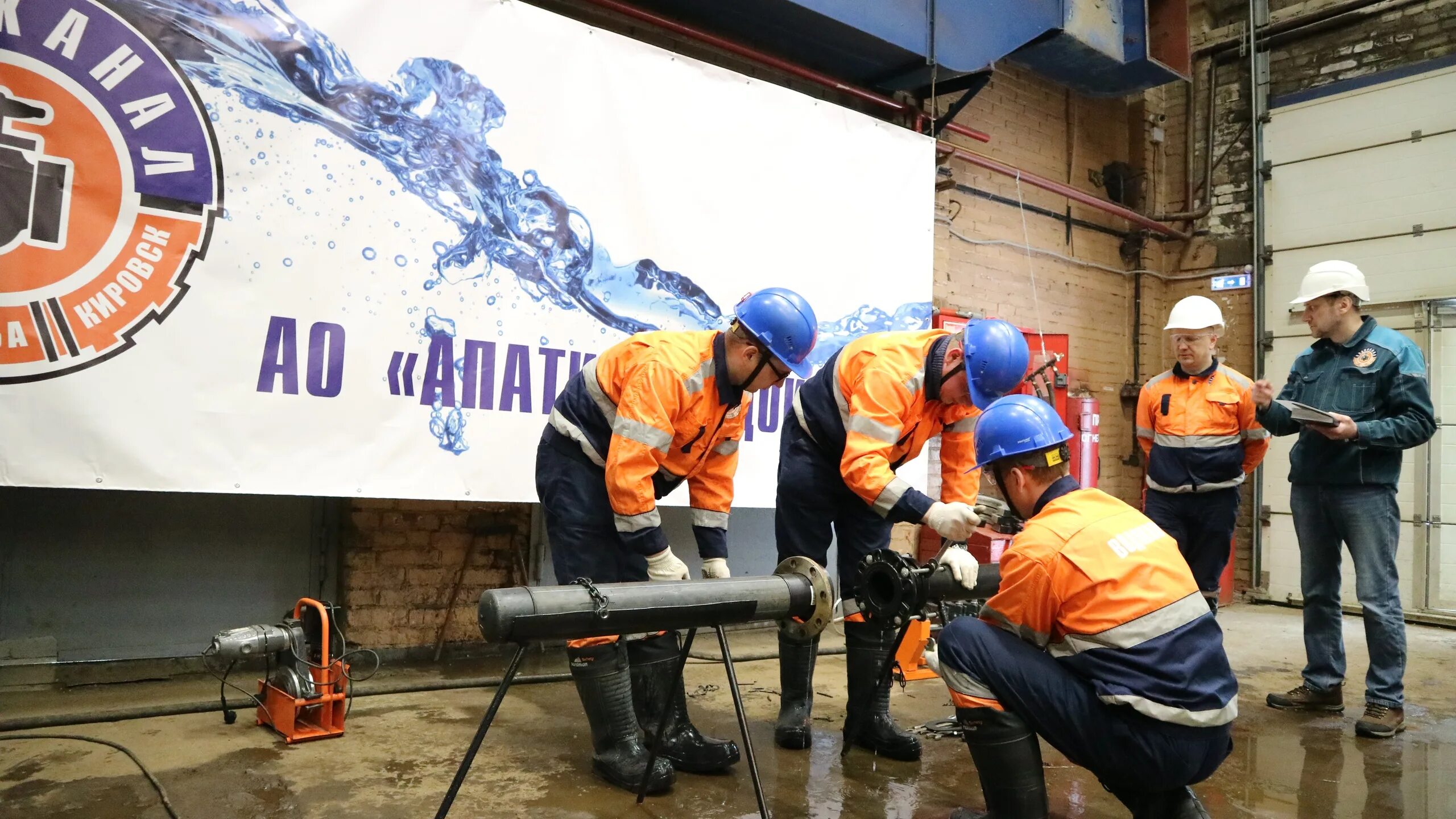 Организация аварийно восстановительных. Слесарь АВР. Слесарь водоканала. Слесарь АВР Водоканал. Бригада слесарей.