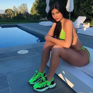 5. Kylie relaxing in her estate by the swimming pool in California. 
