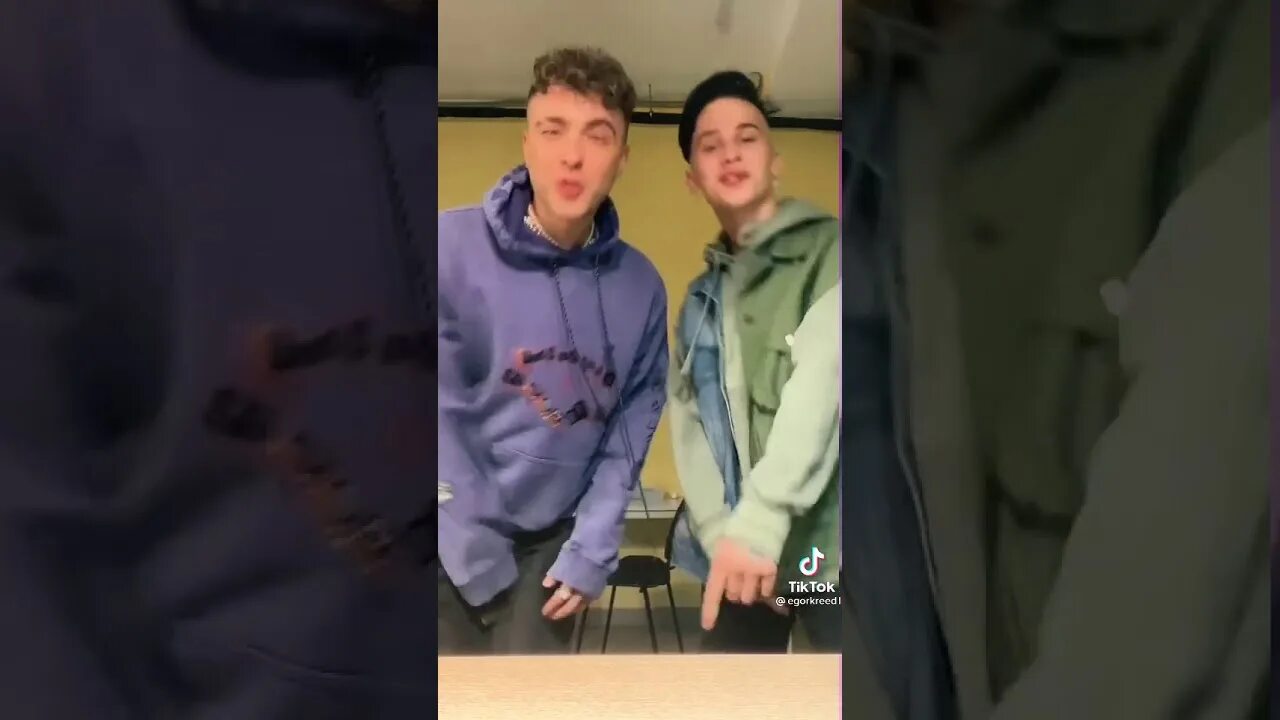 Лицо его не представляло ничего особенного. Лицо его не представляло ничего особенного