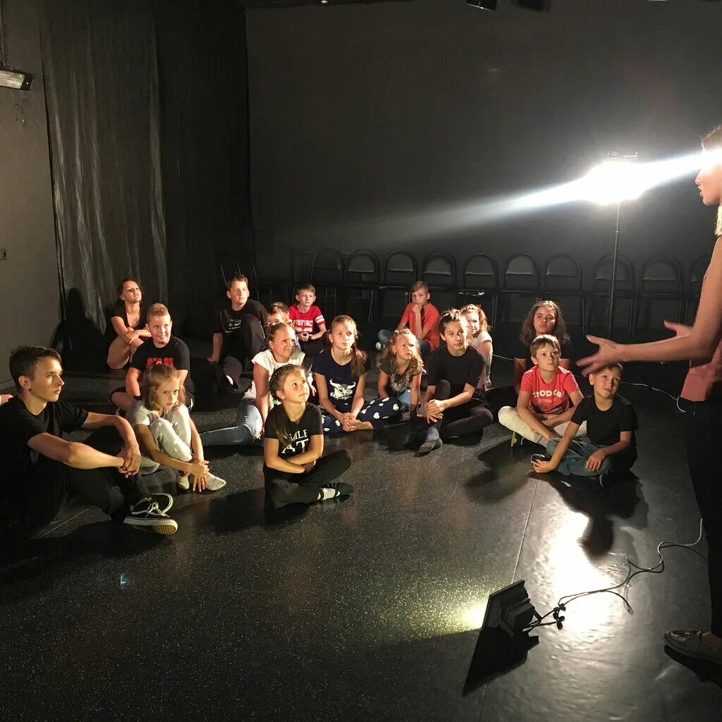 театр студия резонанс питер отзывы. театр-студия спбгу буря. театральная студия чарли спб логотип. фото театральных постановок. театральная студия спб.