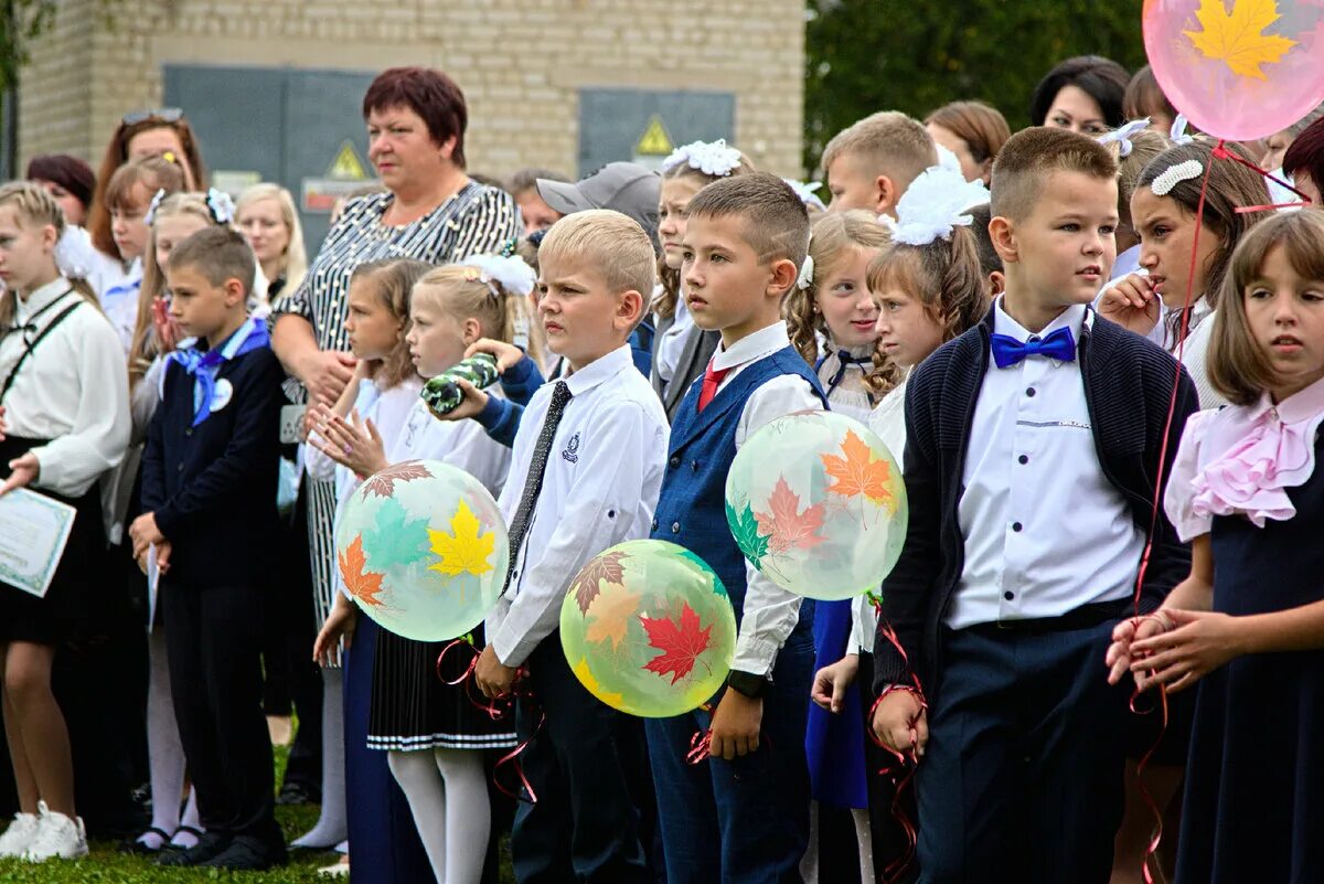 Последний звонок 2023. 1 сентября 2023 казахстан. Нурлатская гимназия им м. Ученики казахстан. Линейка 1 сентября.