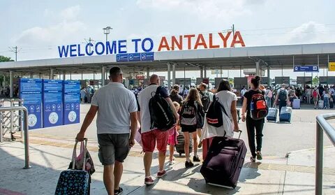 Россиянка родила ребенка в аэропорту анталии