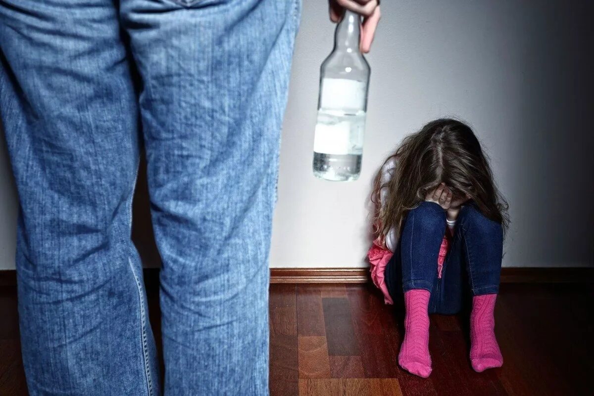Разрушающие родители. Алкоголизм в семье. Пьянство родителей.