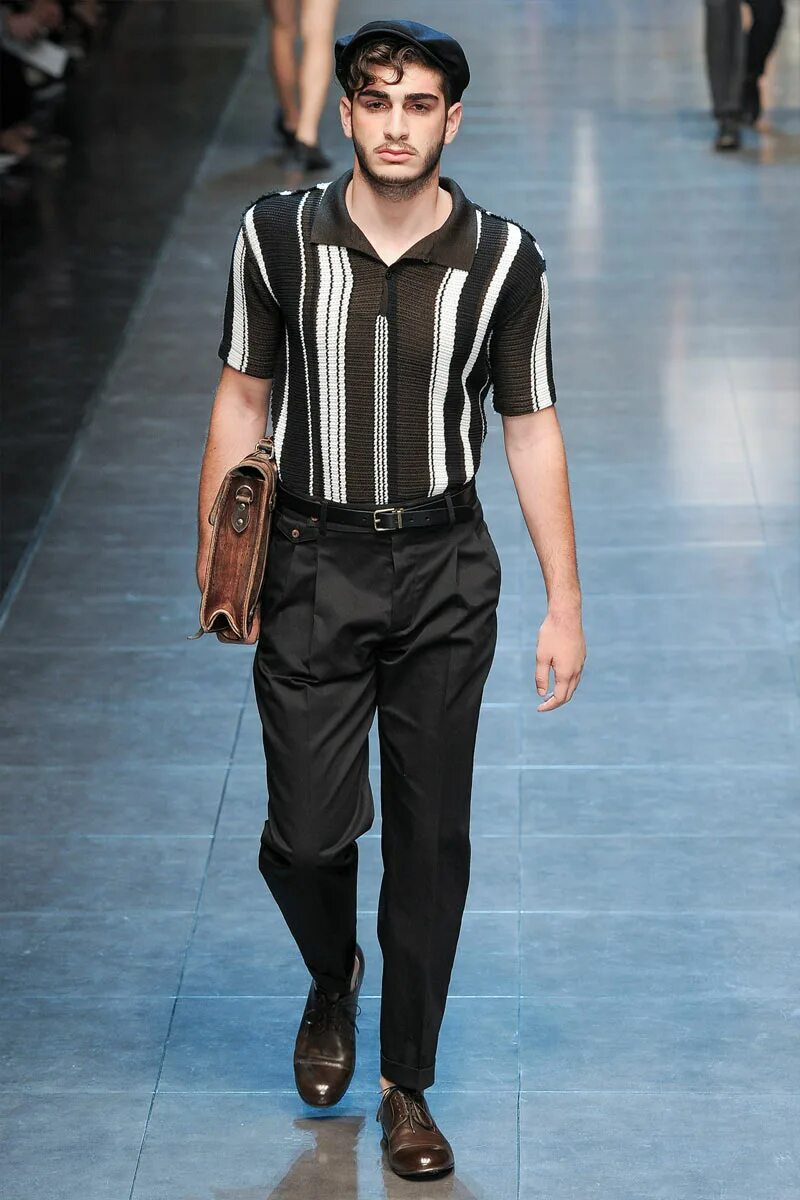 Подиум мужиков. Dolce Gabbana men 2013. Монки Дольче Габбана. Dolce Gabbana SS 2013. Мужчины модели на подиуме.