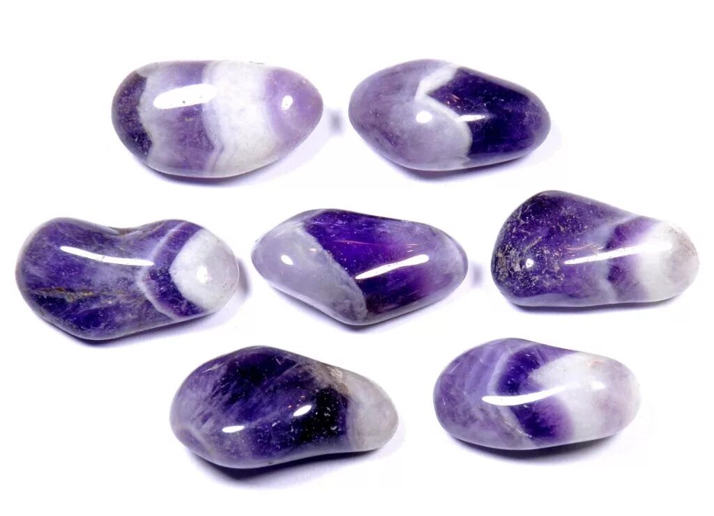 Какой камень фиолетовый. Полудрагоценный камень аметист. Аметист поделочный камень. Фиолетово-дымчатый аметист. Сиреневый аметист.