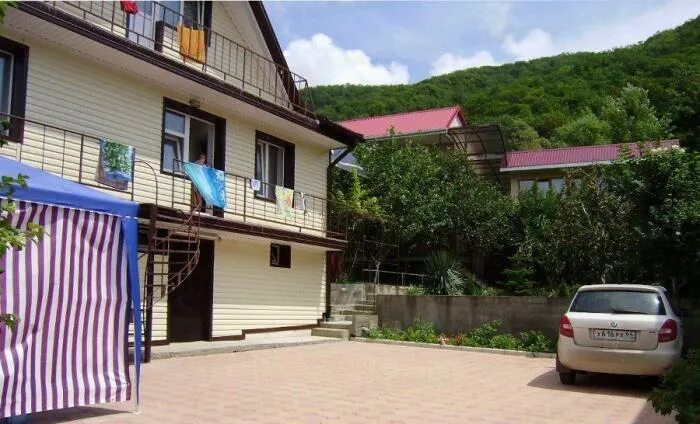 снять жилье в небуге. алтум гостевой небуг. гостевой дом альпийская горка небуг. небуг краснодарский купить жилье. приморская 21б.