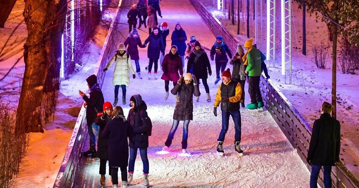 Каток баумана купить билет. Каток в саду Баумана. Сад имени Баумана каток. Парк Баумана каток. Каток в саду имени Баумана, Москва.